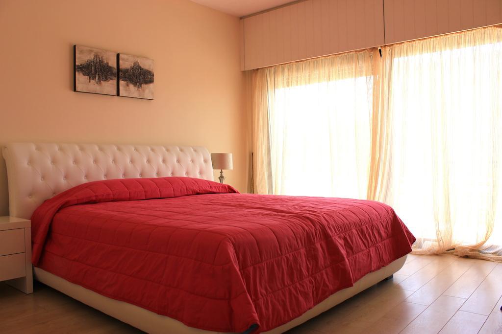 River Beach Apartments Лимасол Номер фото