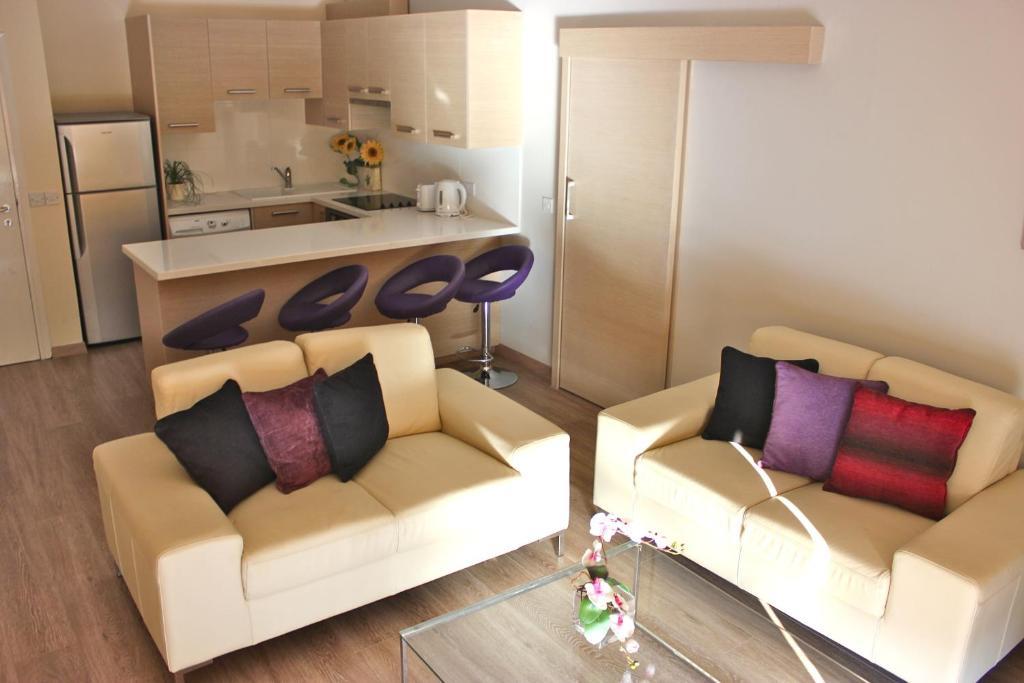 River Beach Apartments Лимасол Номер фото